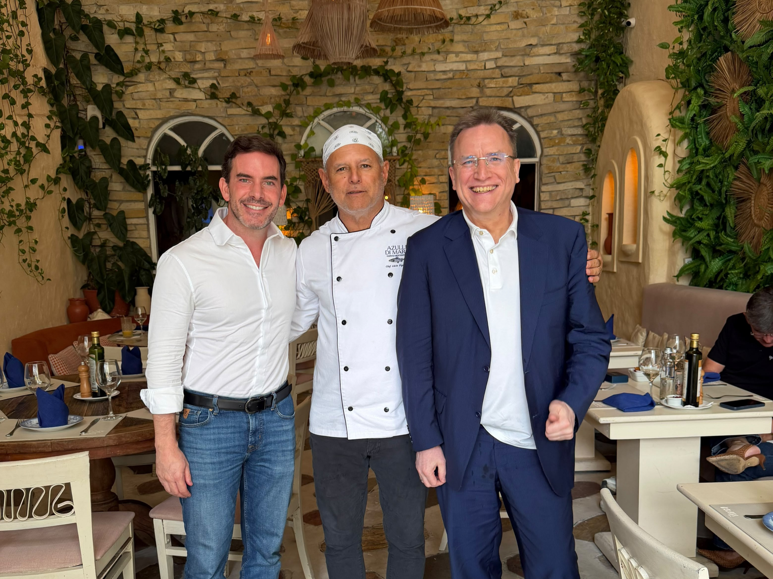 Após lançamento na PACE, chef Lucio Figueiredo recebe lideranças da General Motors no Azulli di Maré