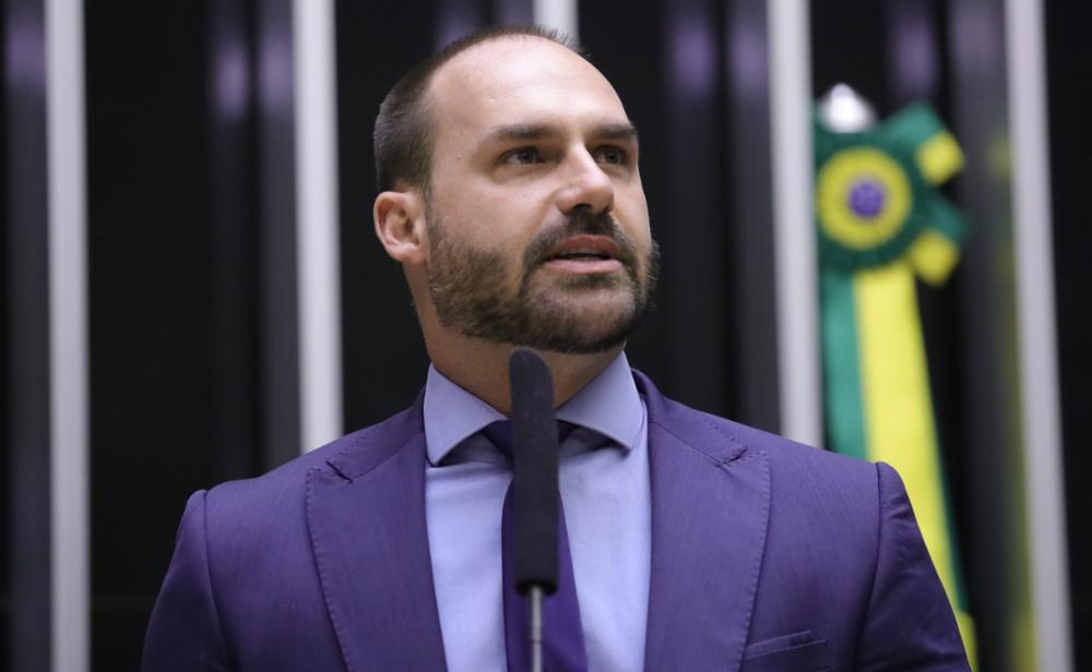 Condenação de Eduardo Bolsonaro pelo STF acirra clima polarizado na política