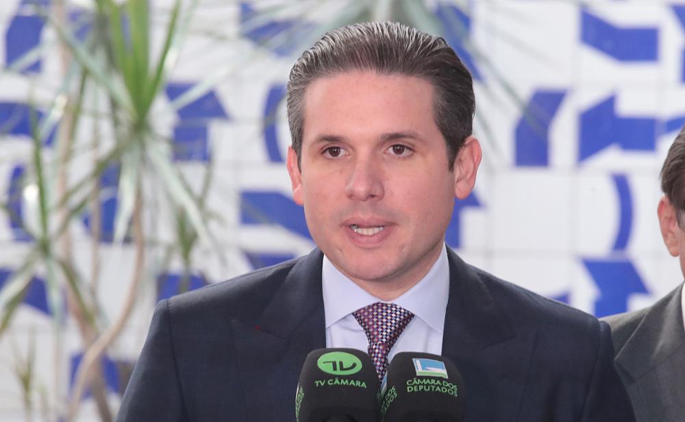 Regulação da IA avança ao centro dos debates sobre democracia e governança