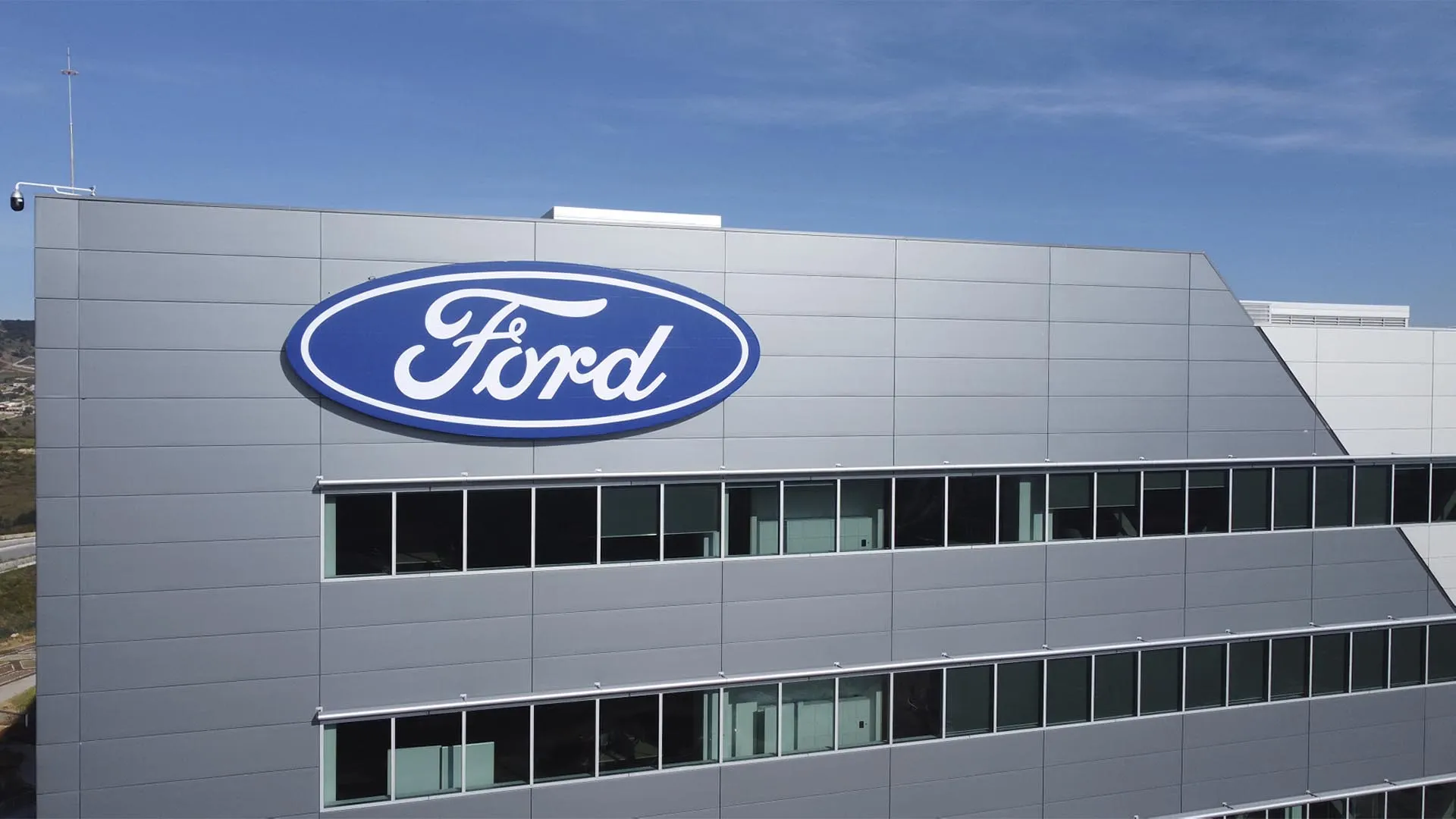 Ford reforça equipes com engenheiros experientes após IA não alcançar padrão de qualidade esperado