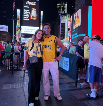 João Adibe e Karla Felmanas movimentam Nova York com ação da Cimed na Times Square
