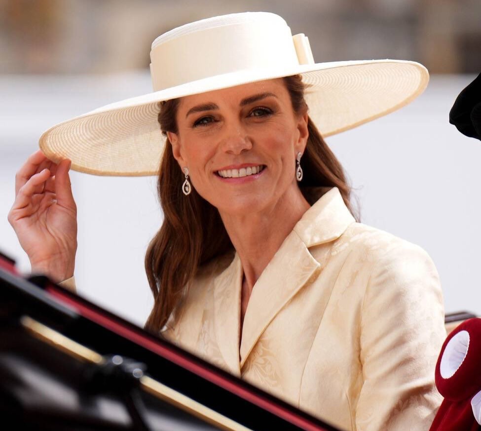 Kate Middleton resgata joias do casamento para cerimônia da Ordem da Jarreteira em Windsor