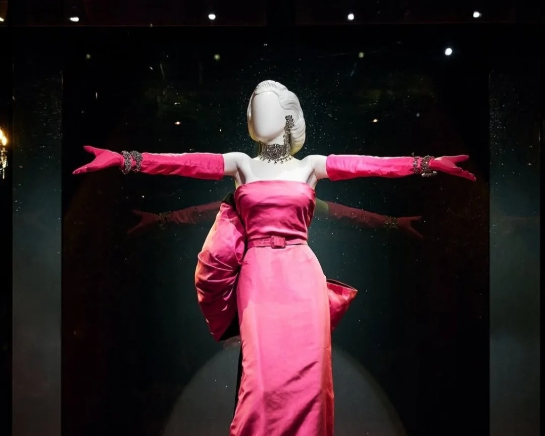 Exposição em Los Angeles revisita o legado de Marilyn Monroe com acervo raro e figurinos históricos