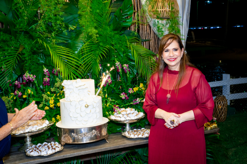 No Iate Clube, Martinha Assunção celebra 60 anos cercada de grandes amizades
