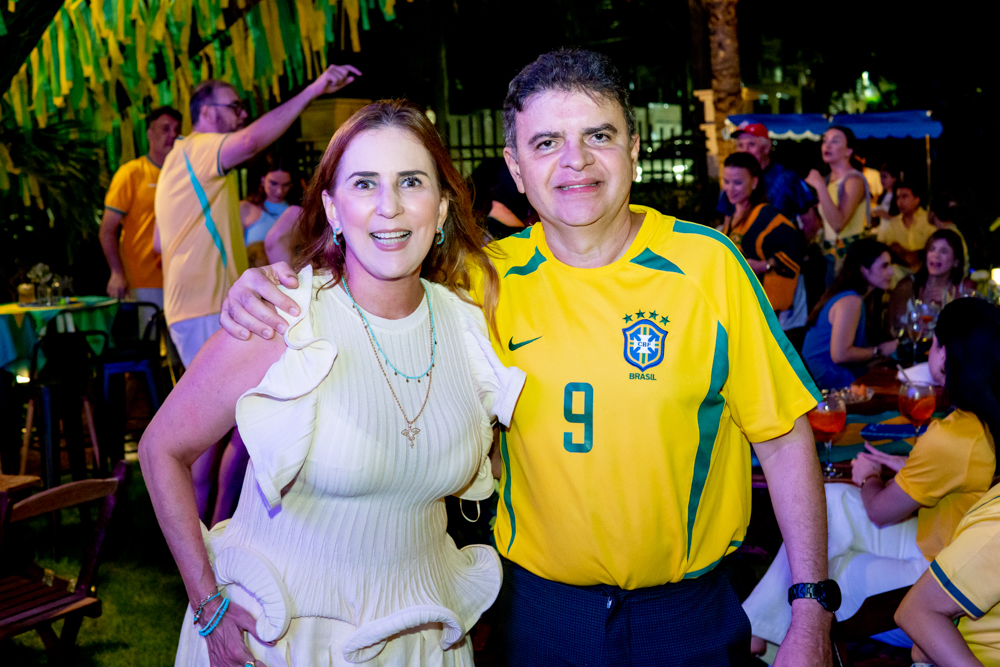 Mary E Aécio Dias