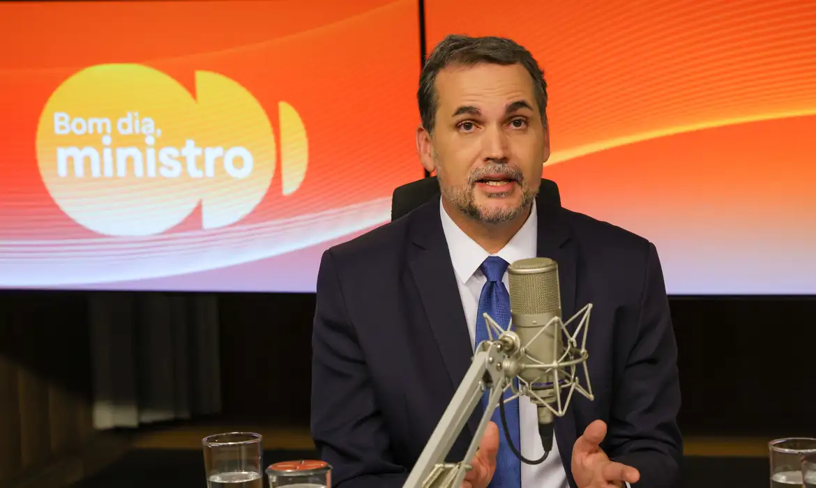 Governo usou lucros com exportação para conter preço dos combustíveis