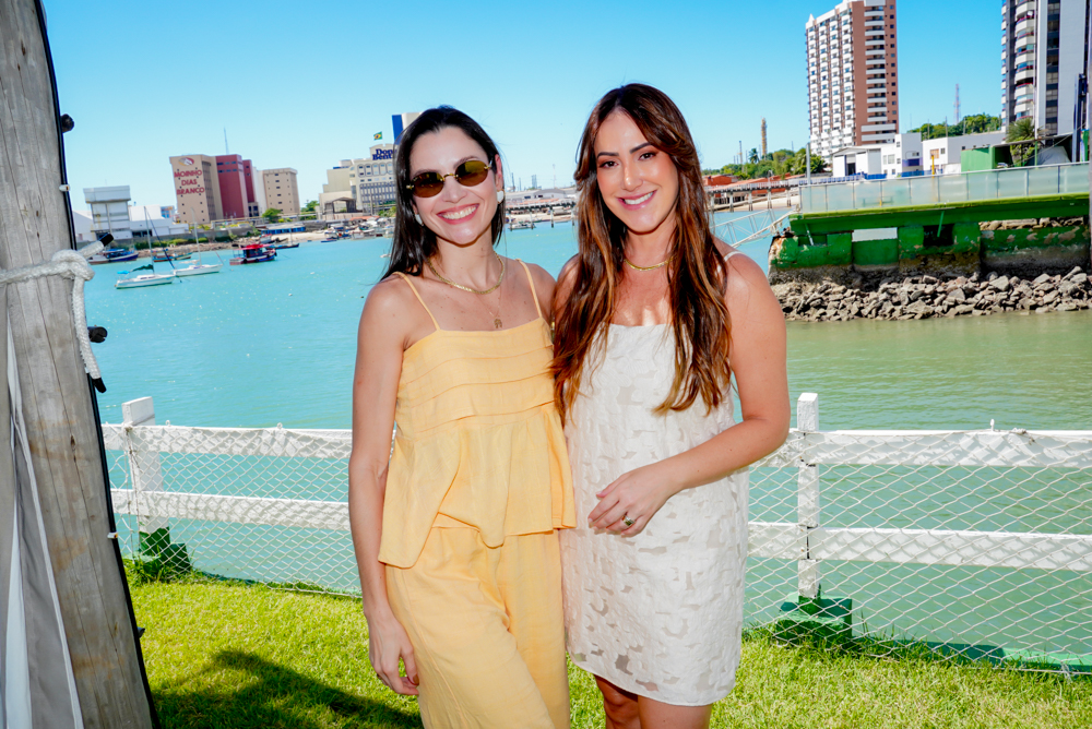 Nailane Benevides E Camila Coutinho (3)