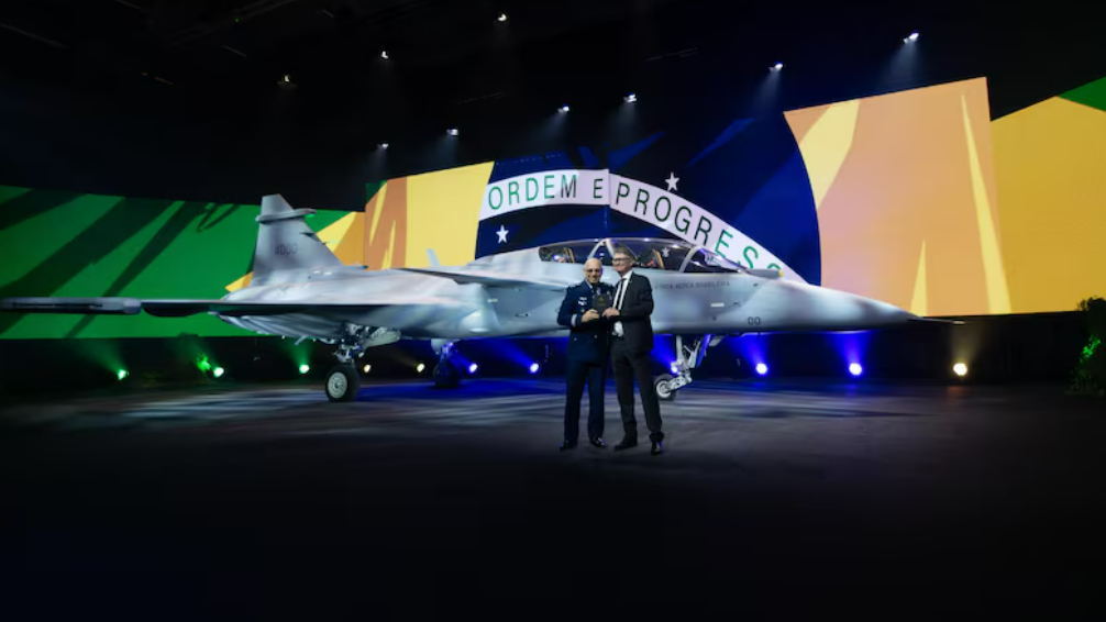 Brasil negocia compra de 20 novos caças Gripen e pode ampliar frota para 56 aeronaves