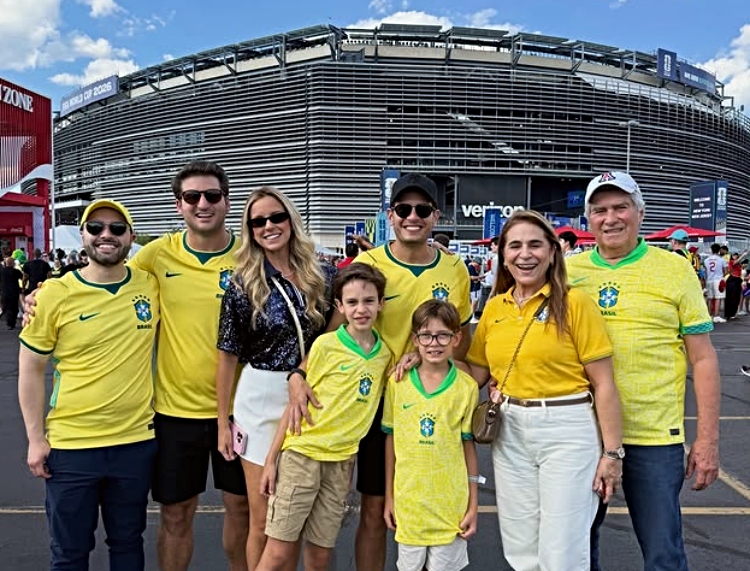 Amarílio e Omar Macêdo acompanham estreia do Brasil nos Estados Unidos na companhia de familiares e amigos