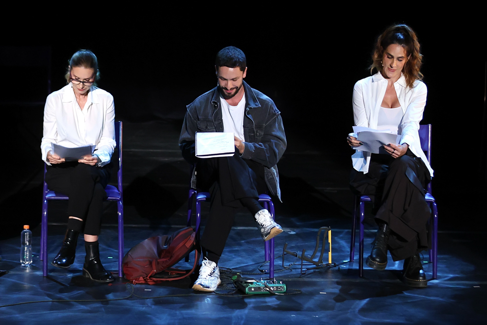 Famosos(as) Fazem Leitura Dramática