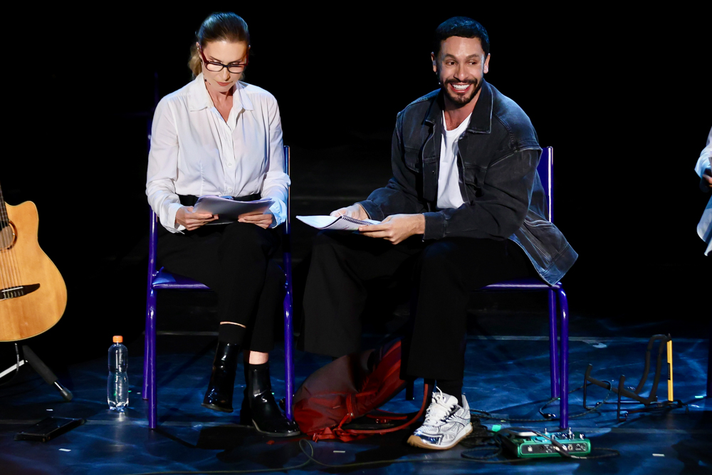 Famosos(as) Fazem Leitura Dramática