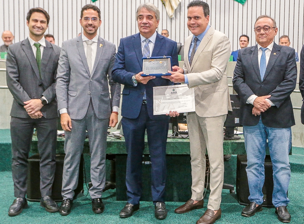 Carlos Gualter de Lucena homenageado na Alece resgata legado associativista