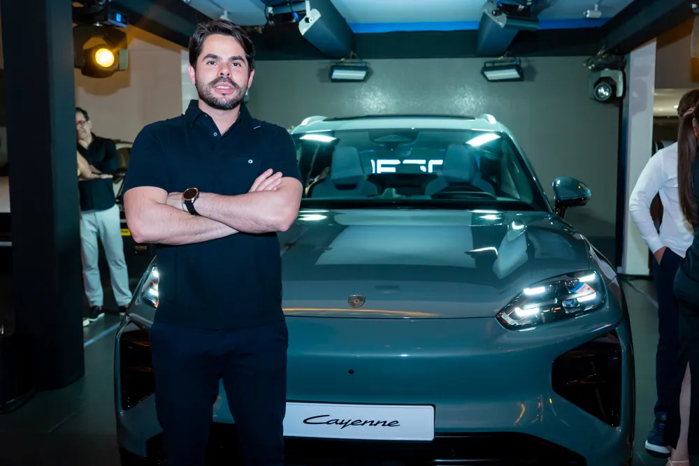 Porsche Center Fortaleza revela o novo Cayenne Elétrico em experiência privé all black