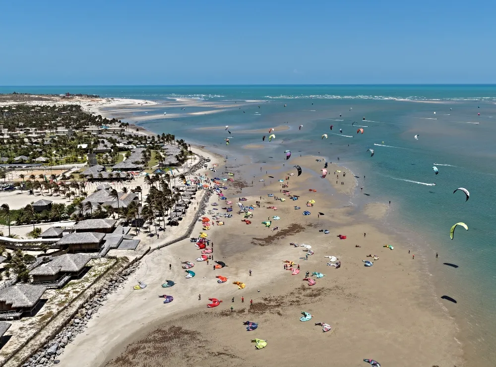 Rota das Falésias lança guia técnico e mostra a força do Ceará no kitesurf global