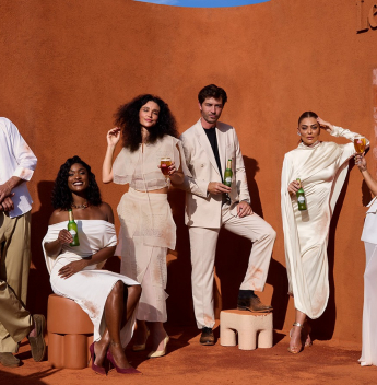 David Beckham, Guga Kuerten, Silvia Braz e outros famosos movimentam o Clay Bar durante Roland Garros
