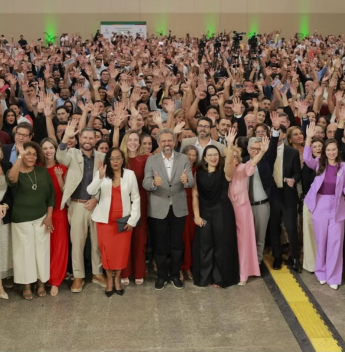 Elmano de Freitas efetiva primeiro concurso da Seas com posse de 494 socioeducadores