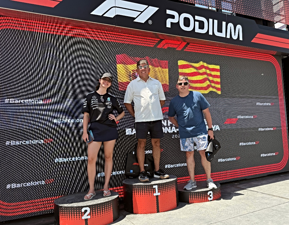 Wellington Júnior vive a Fórmula 1 em Barcelona ao lado de seus familiares