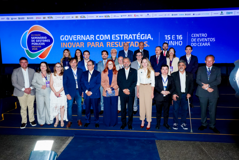 Seminário em Fortaleza reúne Elmano de Freitas e gestores em debate sobre inovação e eficiência pública