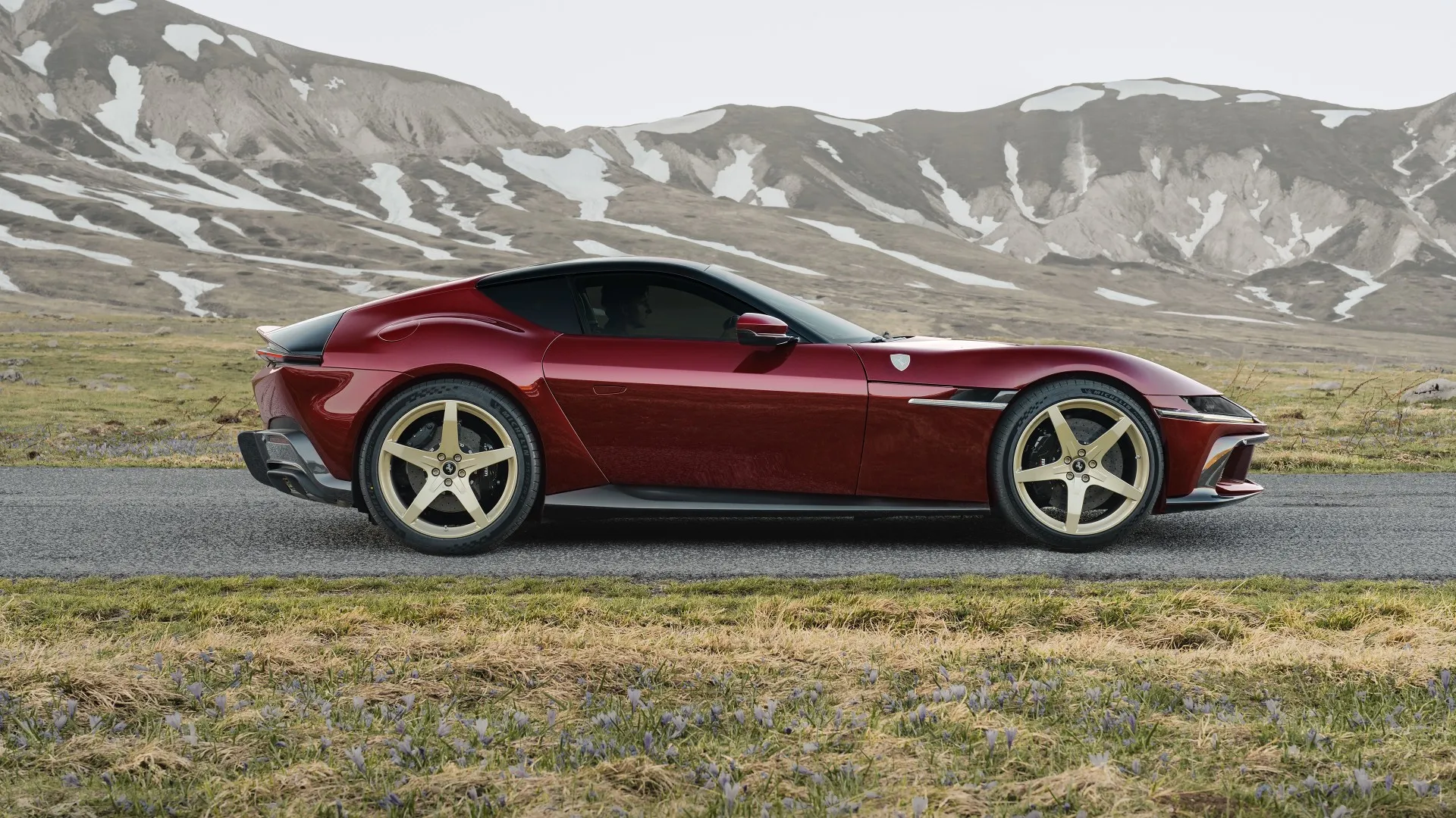 Ferrari aposta na emoção ao lançar a 12Cilindri Manuale e recria a experiência de um câmbio manual