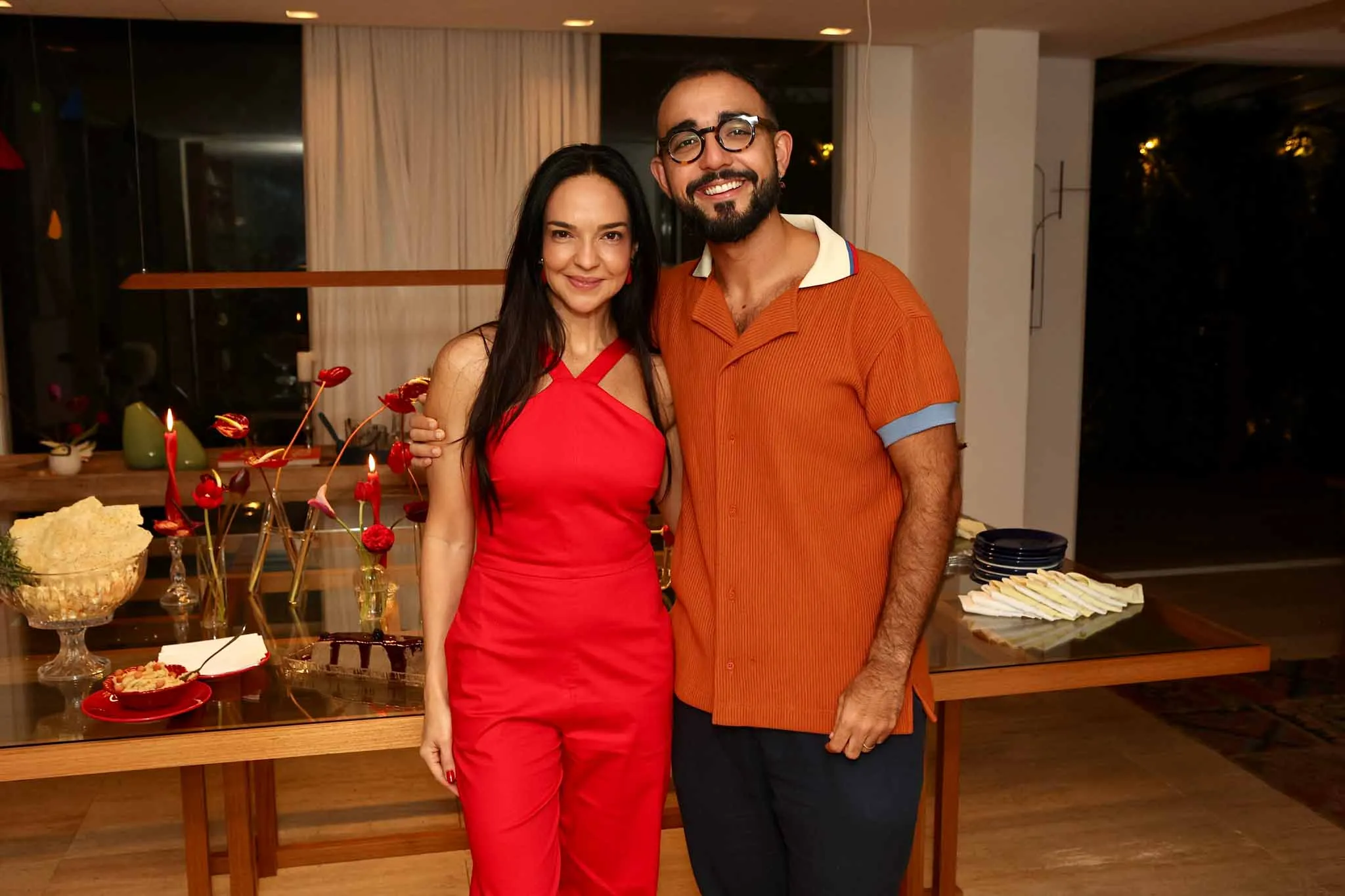 Ana Carolina Costa promove noite de literatura e debate com o escritor Raphael Montes no Rio de Janeiro