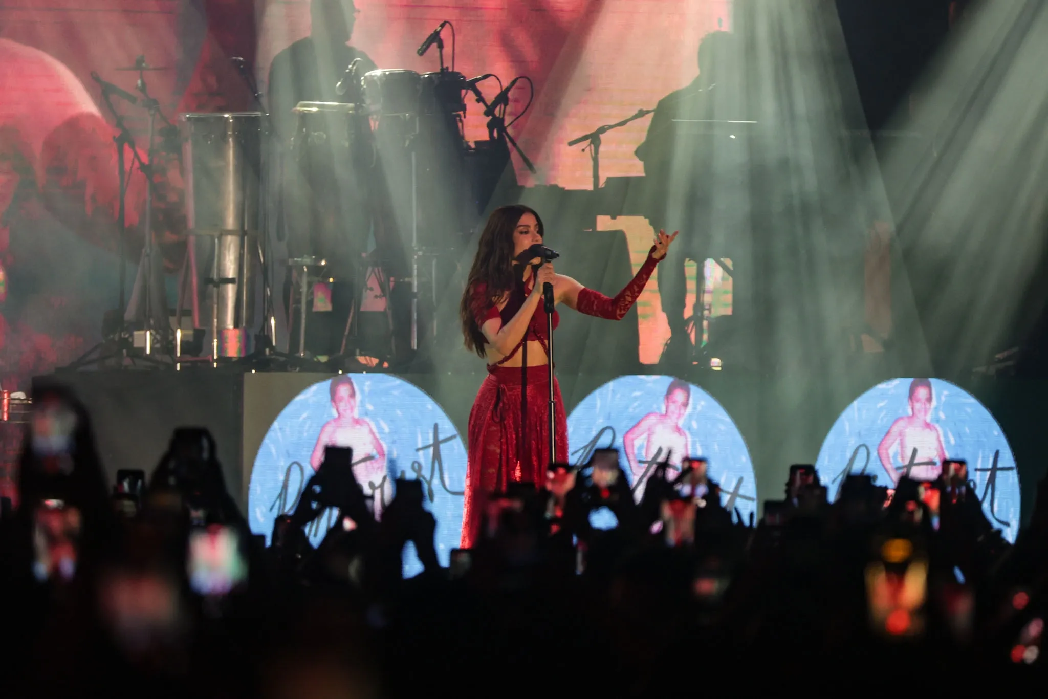 Anitta leva a era EQUILIBRIVM ao Village Rio em noite prestigiada por personalidades