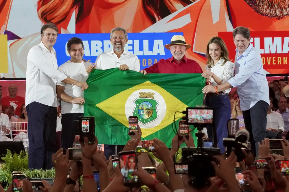 Lula participa da convenção que oficializa Elmano, Gabriella Aguiar e Cid Gomes no Ceará