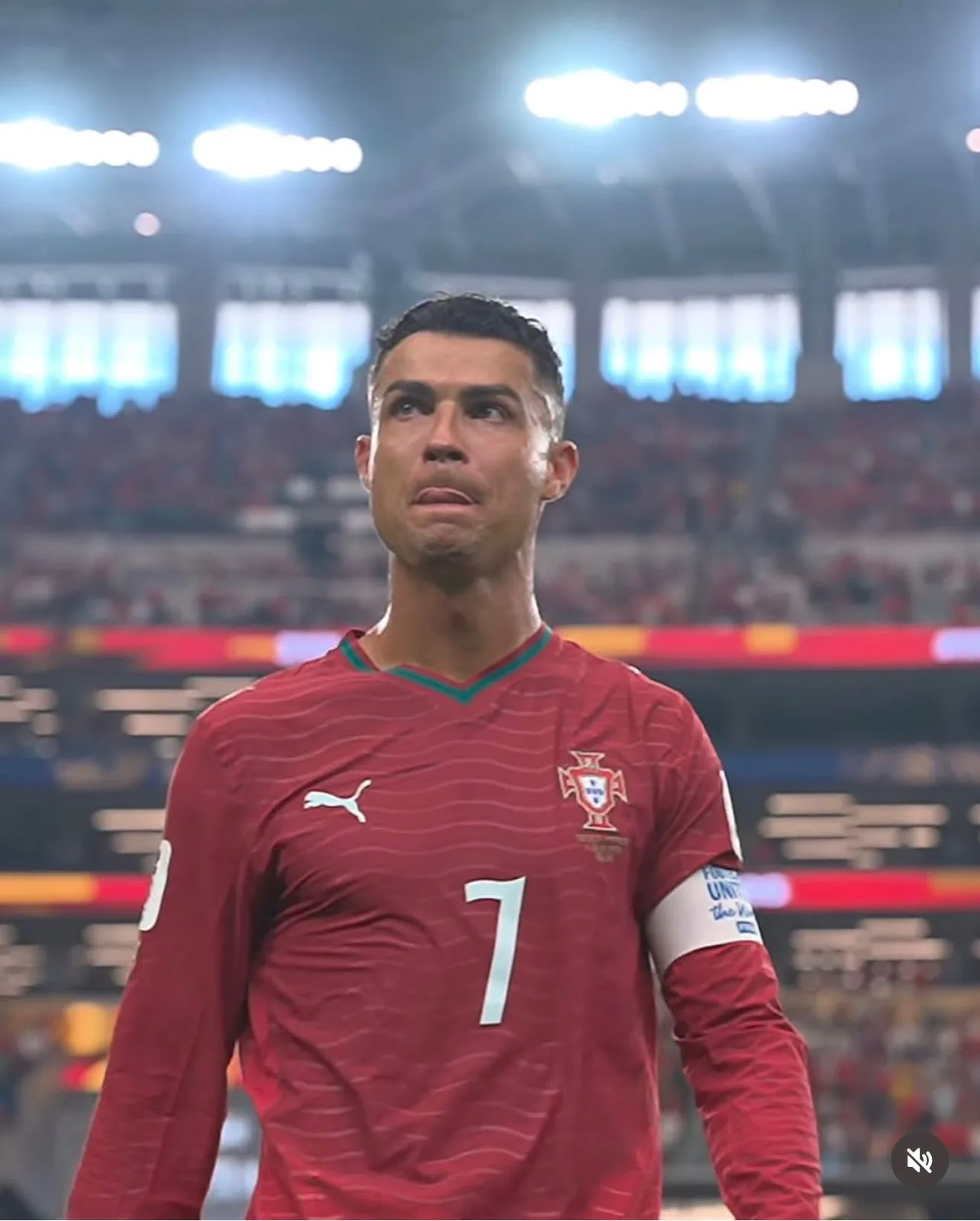 Cristiano Ronaldo deixa o gramado às lágrimas após eliminação de Portugal