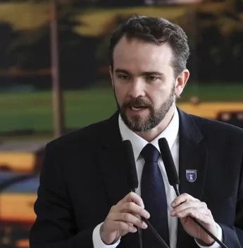 Durigan diz que aumento da dívida decorre dos juros, não dos gastos