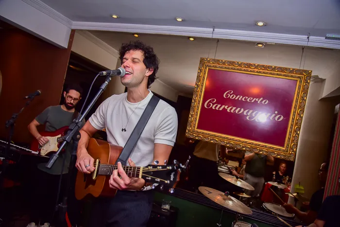 Davi Cartaxo transforma o Caravaggio Cucina & Arte em palco de uma experiência intimista