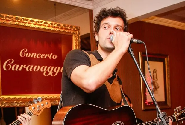 Davi Cartaxo leva clássicos do pop rock e repertório autoral ao Concerto Caravaggio, em Fortaleza