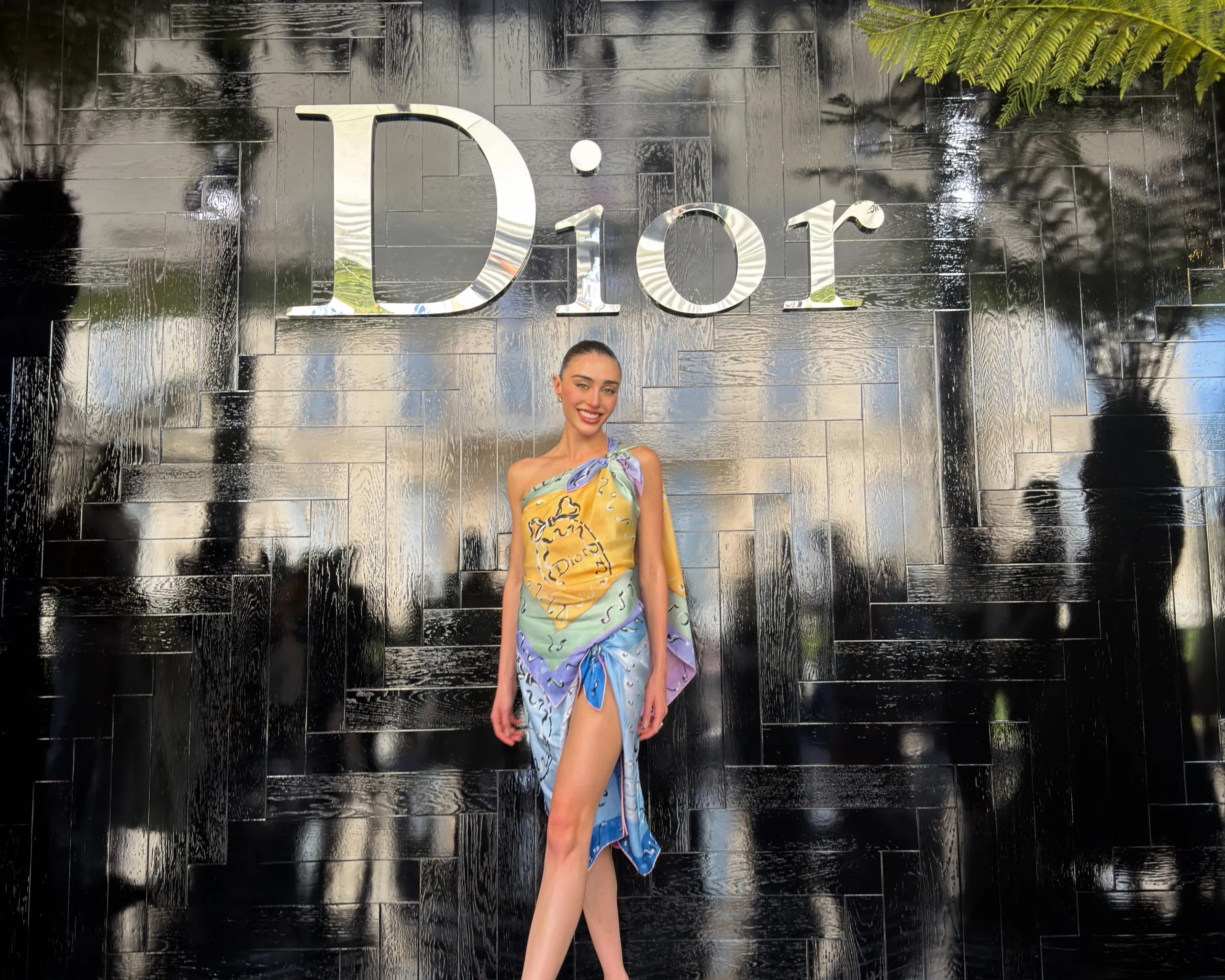 Elisa Zarzur prestigia desfile de Alta-Costura da Dior e posa ao lado de Anna Wintour em Paris
