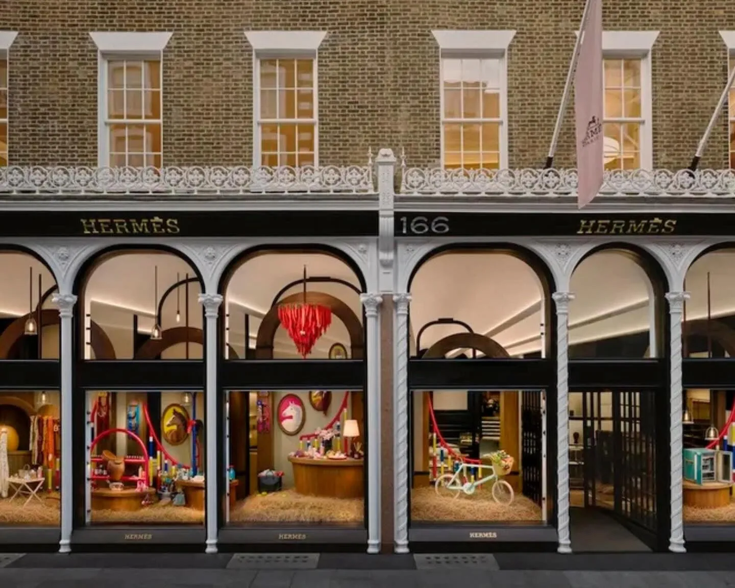 Hermès leva os 16 métiers da maison à nova flagship na New Bond Street, em Londres