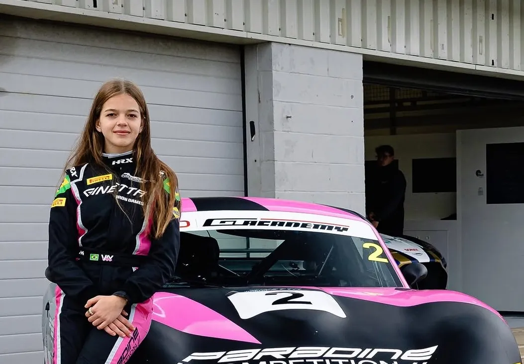 Aos 15 anos, Vicky Farfus acelera e sonha em se tornar a primeira brasileira no grid da Fórmula 1