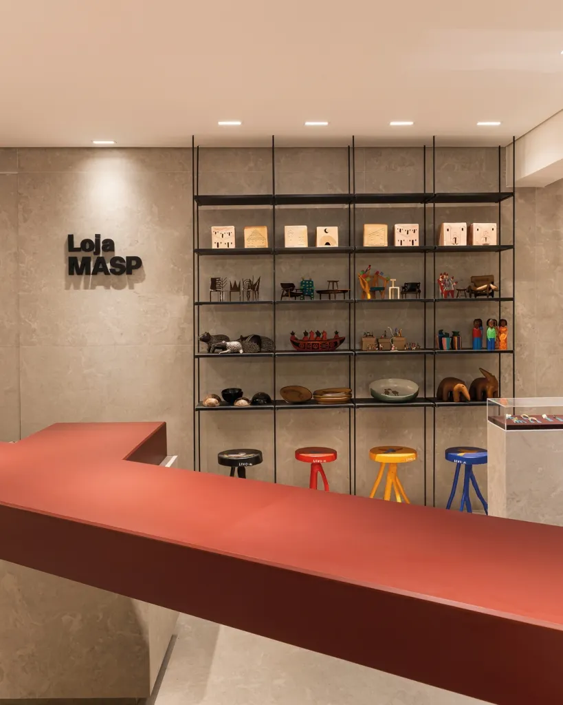 Inspirada Nos Princípios Arquitetônicos De Lina Bo Bardi, Esta Pop Up Store Do @masp Assinada Pe (2)