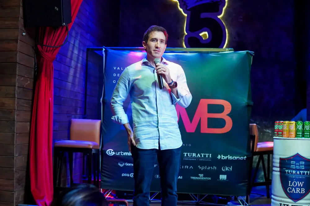 Luiz Fernando Bittencourt conduz debate sobre comércio, serviços e turismo