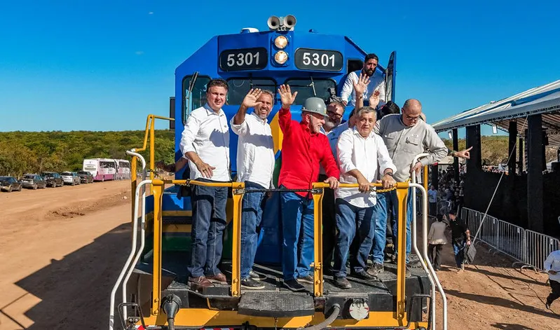 Ceará recebe pacote de investimentos durante giro de Lula pelo Nordeste