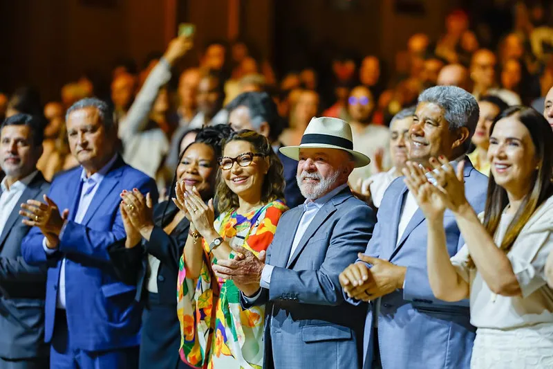 Teatro Castro Alves volta à cena em noite de prestígio e celebração da cultura