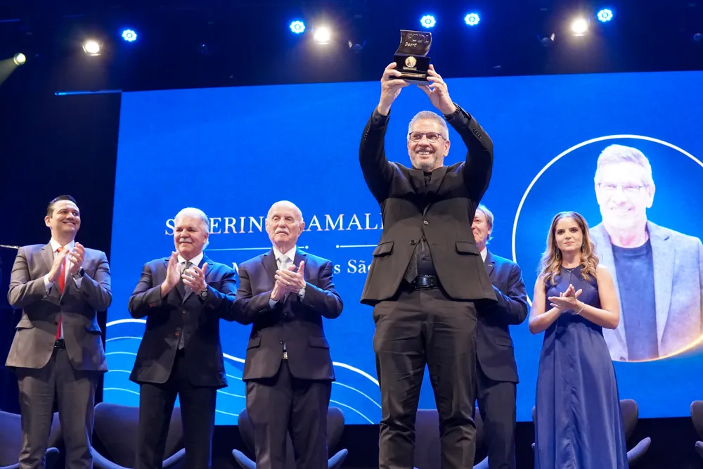 No centenário do Grupo MSLZ, Severino Ramalho Neto recebe a maior homenagem do comércio cearense
