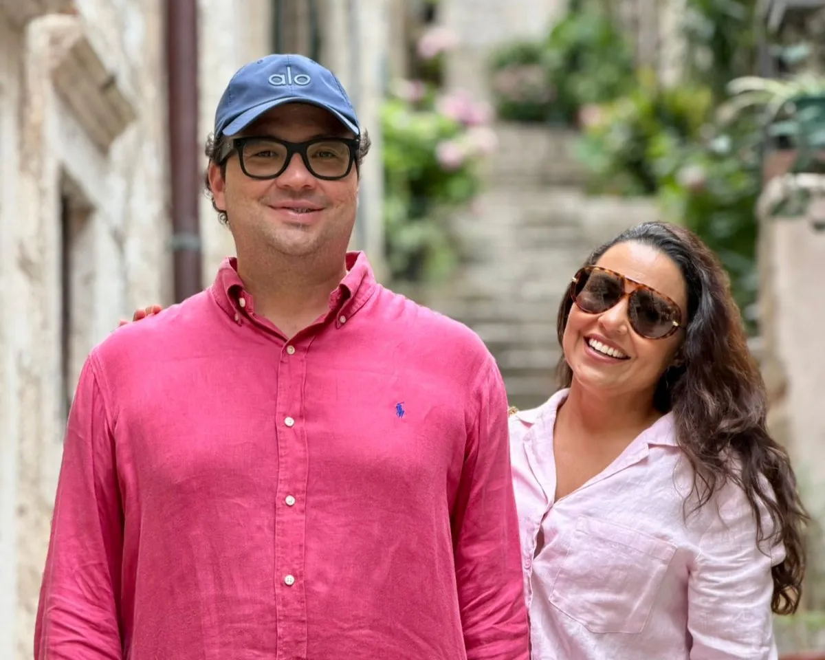 Thiago Façanha e Camila Nascimento percorrem o litoral croata ao lado de amigos durante o verão europeu