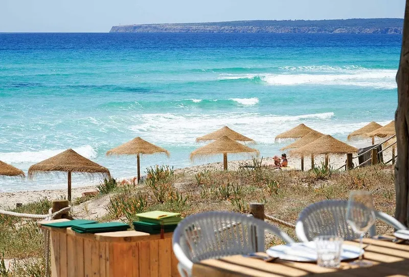 Verão europeu recebe a atmosfera do litoral baiano na terceira edição do “Trancoso en Formentera”