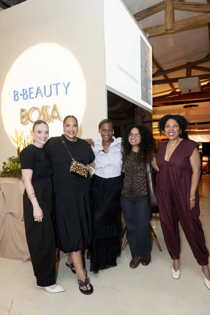 Vania Goy, Angélica Silva, Paola Deodoro, Vitória Macedo E Claudia Lima