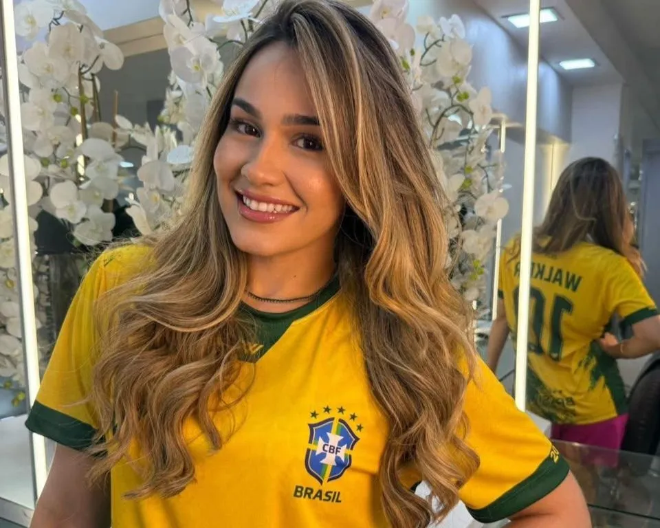 Walker Cabeleireiros traduz a paixão da torcida brasileira em coleção de camisas para a Copa do Mundo 2026
