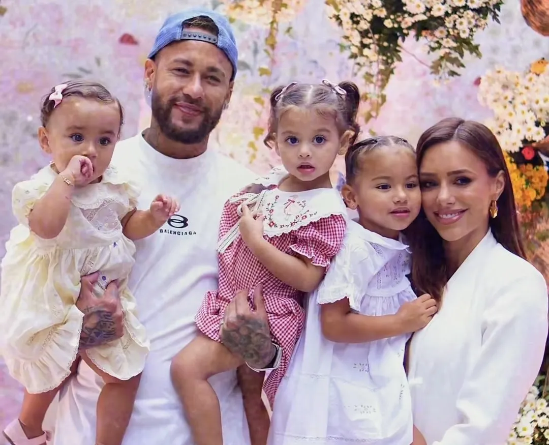 Bruna Biancardi promove festa para Mel e Helena e celebra nova fase da família de Neymar