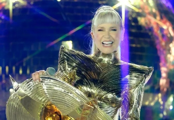 Prestigiada por celebridades, Xuxa transforma estreia de turnê em encontro de estrelas