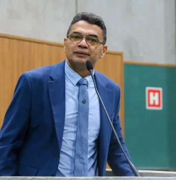Reginauro assume vaga de Girão no Senado após migrar para o PSDB de Ciro
