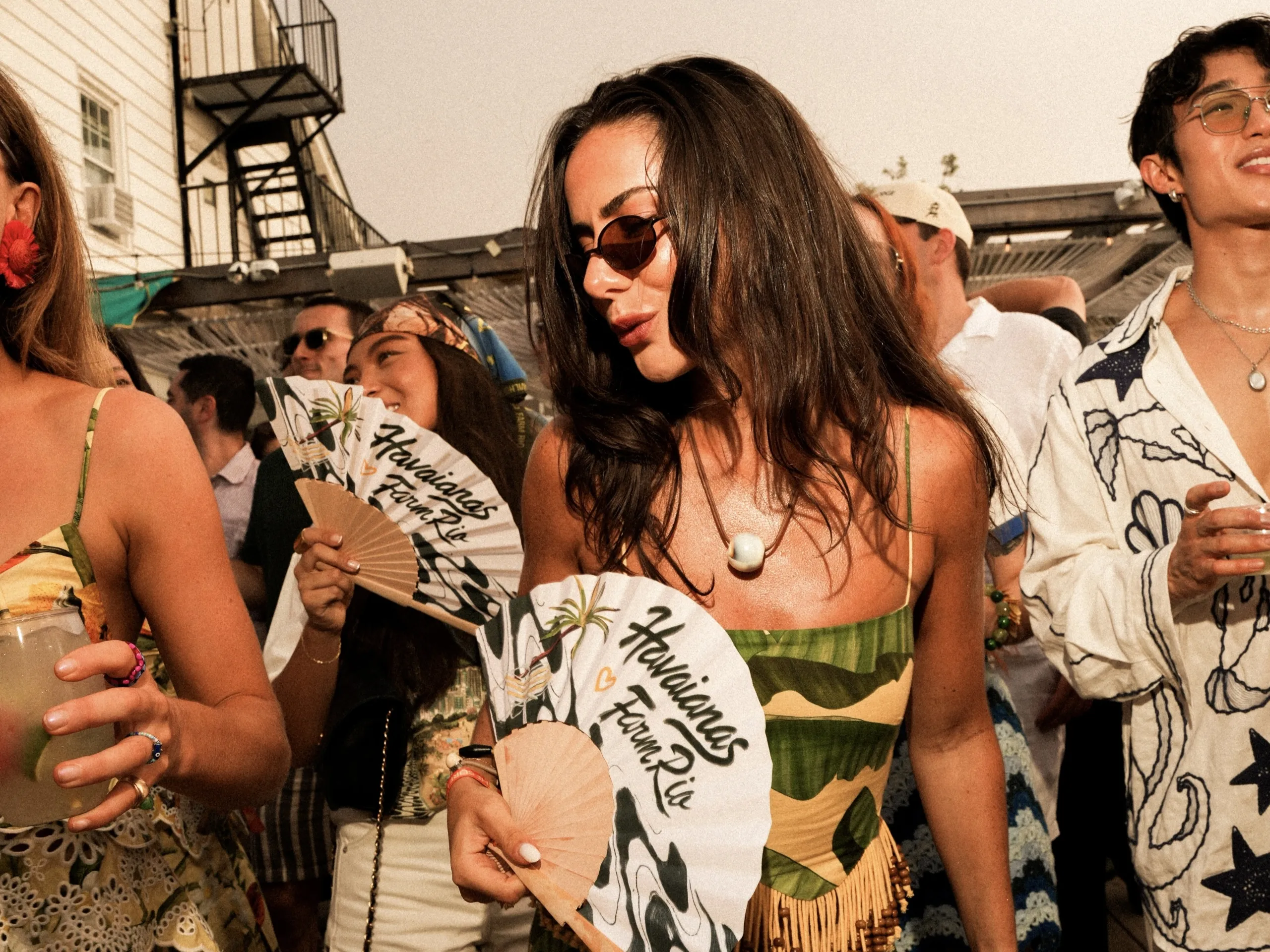 FARM Rio e Havaianas transformam o The Surf Lodge em vitrine da cultura brasileira nos Hamptons