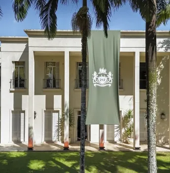 Carolina Herrera ocupa São Paulo com a 212 Mansion e transforma perfume em experiência imersiva