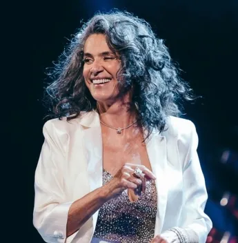 Simone revisita as muitas faces do feminino em novo show no RioMar Fortaleza