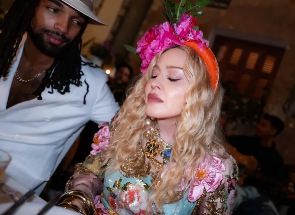 Akeem Morris E Madonna