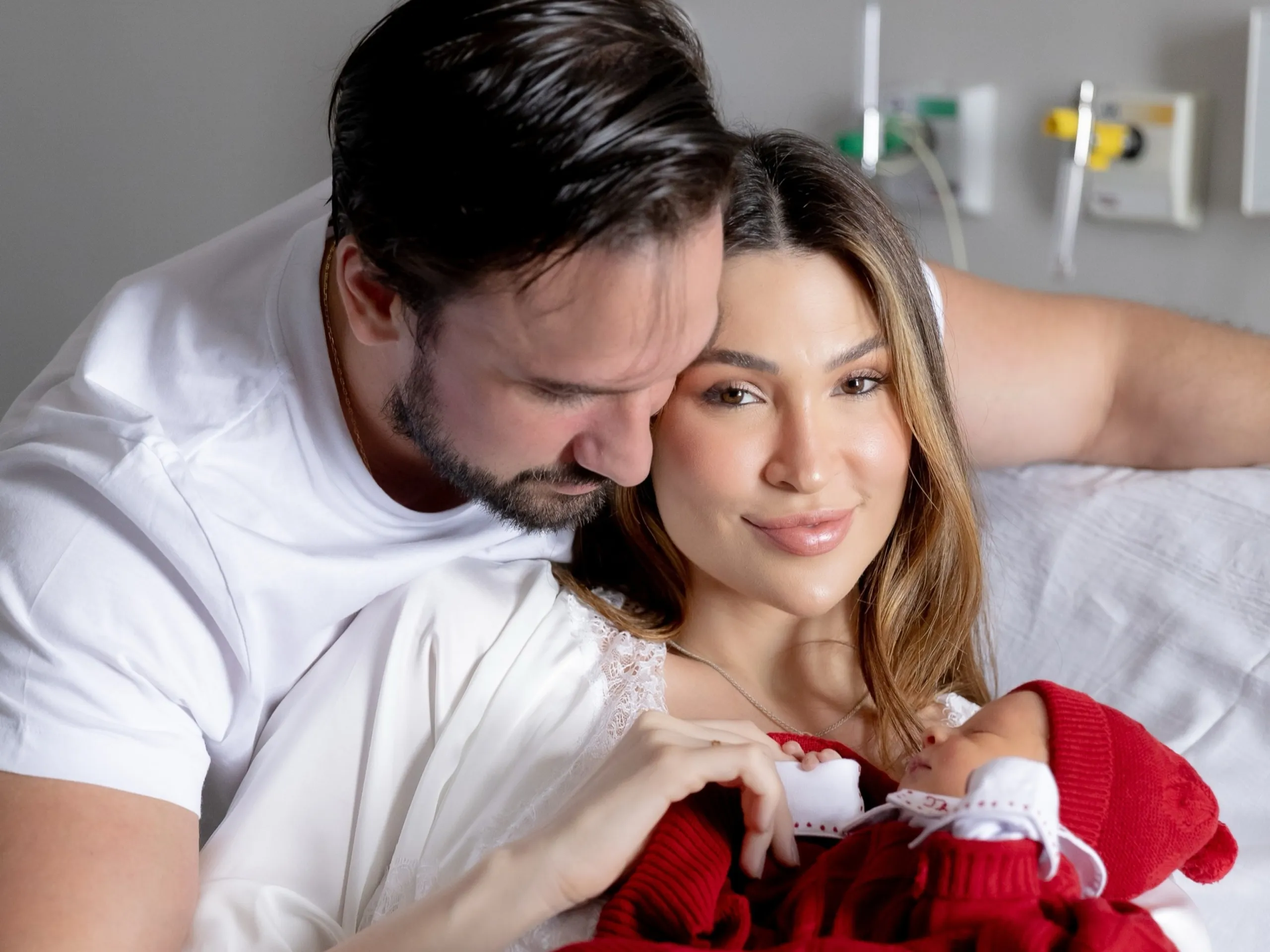 Alexia Duarte e Sérgio Castro celebram a chegada do filho Thomás e abrem álbum de fotos nas redes sociais